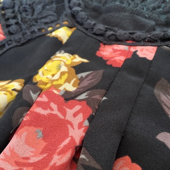 Floral Hint of Mint tank top - Picture 3 of 6